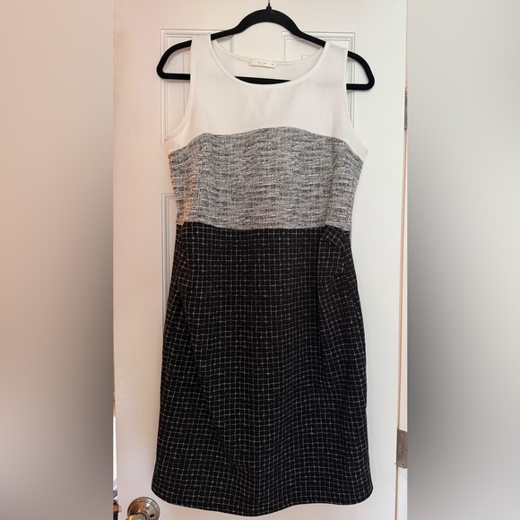 Le Lis  Maternity Black and White Textured Midi Dress
Size Medium - Picture 1 of 4